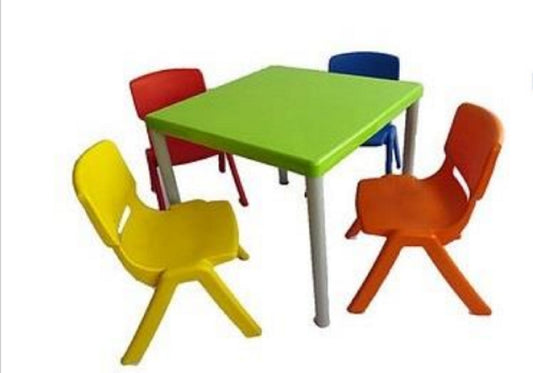 Juego Infantil Con Cuatro Sillas.